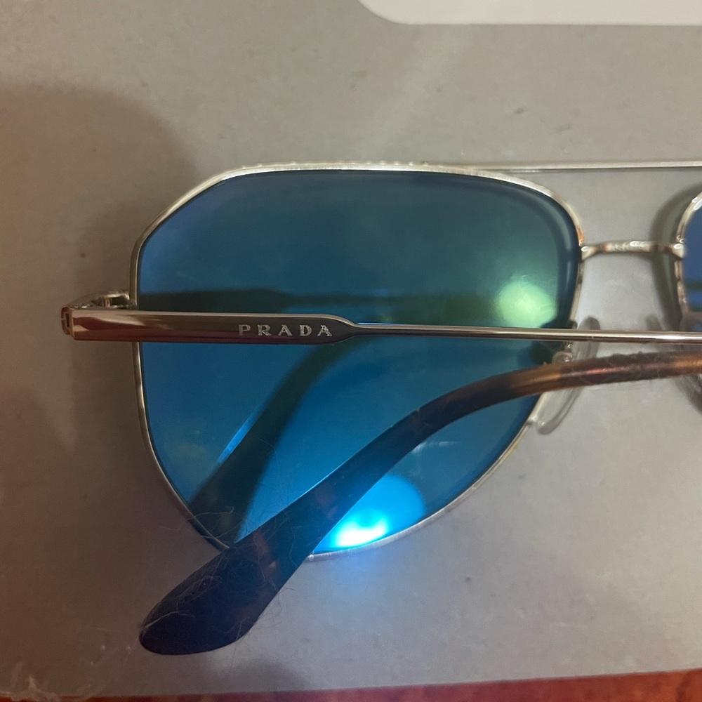 Prada sunglasses - Picture 4 of 4